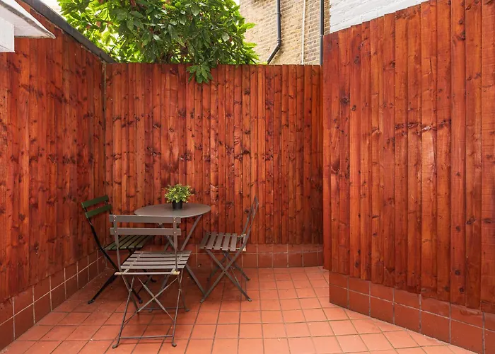 3 Bedroom Apartment With Private Terrace In Pimlico, Westminster, Victoria